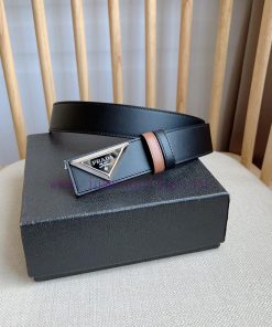 PRADA's glossy leather belt features a simple yet exquisite design with a triangular buckle 3064smd7