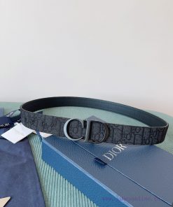 High end quality, physical photographyComes with a complete gift boxDIOR material, milkshake i7u2o24e