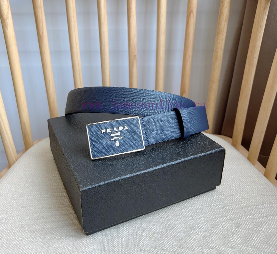 PRADA's versatile accessory features a minimalist yet sophisticated design. The elegant Saff 74wvkwxo