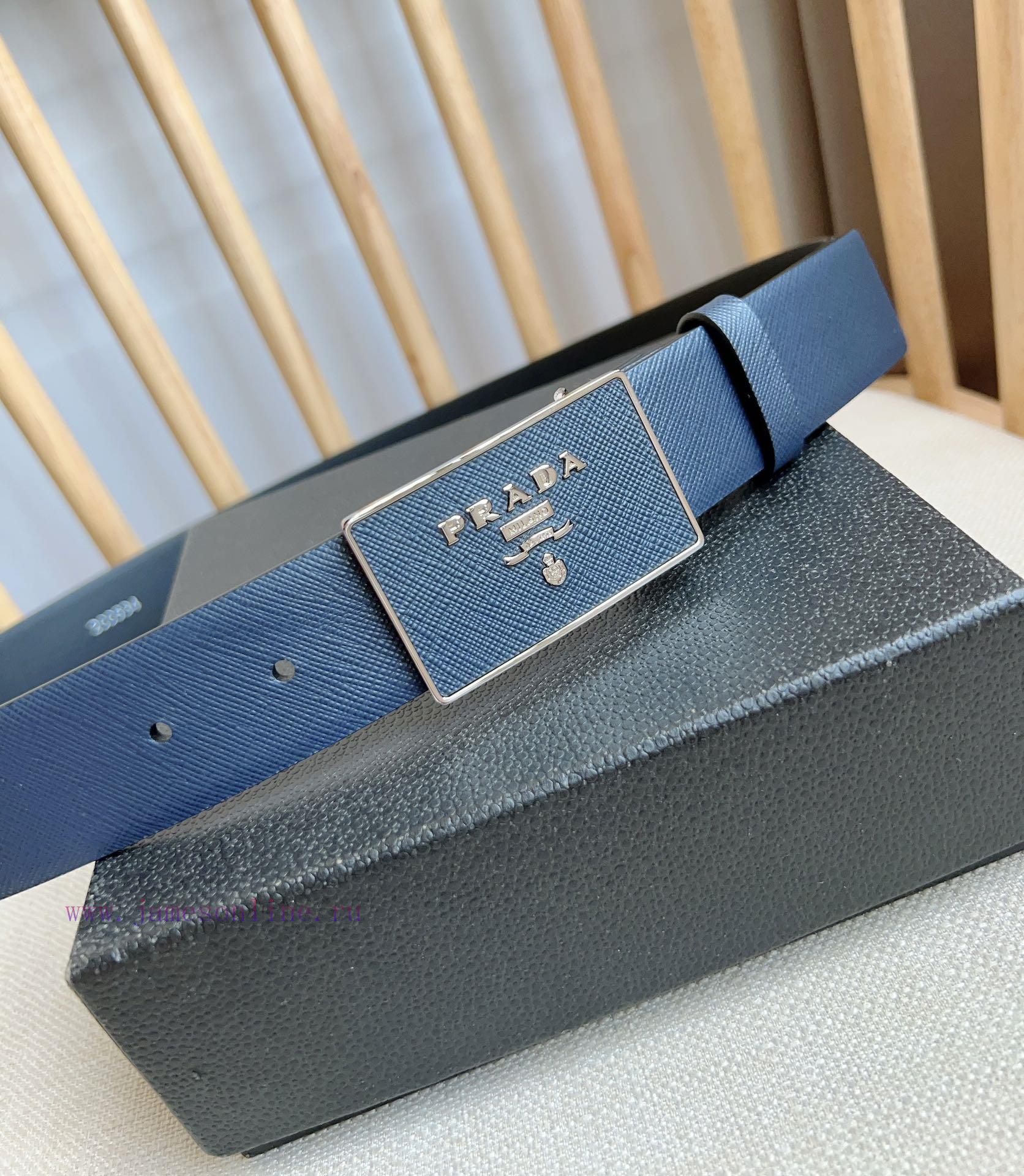 PRADA's versatile accessory features a minimalist yet sophisticated design. The elegant Saff 74wvkwxo - Image 8