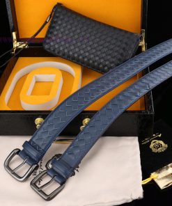 MADE IN ITALYWooden box with accompanying picturesBV (Belt and Wallet Set)The material of th u7ehef1f
