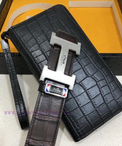 MADE IN FRANCEWooden box with accompanying picturesHERME @ Belt+Wallet SetBuckle material: T 6om67mpr