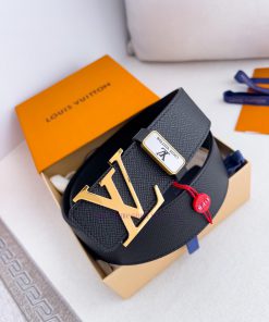 LV... Louis Vuitton Belt and BeltsBuckle, classic pure steel material buckle, top layer cowh vb4auide