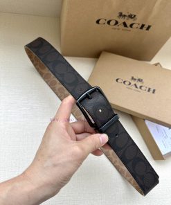 The 3.7cm wide COACH double-sided waist belt is made of one side of black/khaki fabric and c mevg332g