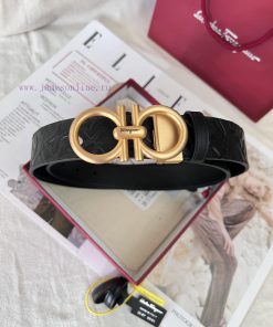 This Ferragamo belt is made of embossed cowhide and is suitable for both business and leisur uu6byl7d