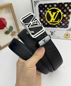 LV... Louis Vuitton automatic beltMaterial: Leather Belt with 100% Head Layer. The leather b 9aonpszr