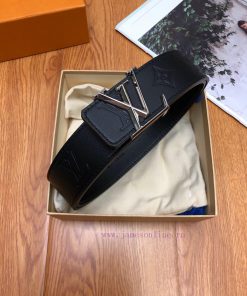 Reproduction, accompanied by a complete set of boxesLv Louis Vuitton LOUIS VUITTON genuine m yvvc135g