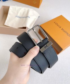 The LV Taurillon calf leather belt features a LV logo metal ring design, suitable for casual u13zl6b7