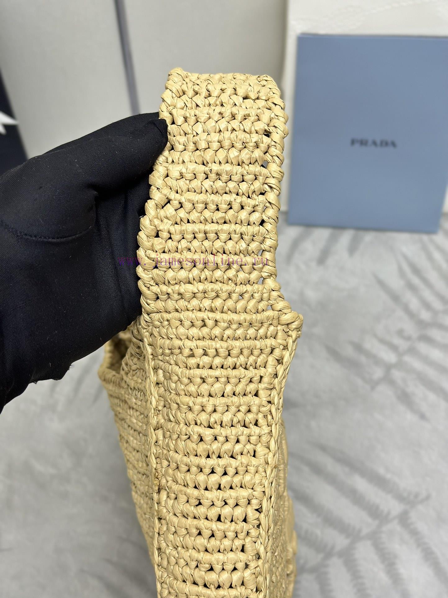 Prada's new Lafite straw crossbody 1BG186 is full of artistic atmosphere. The Lafite straw wf78iek1n - Image 6