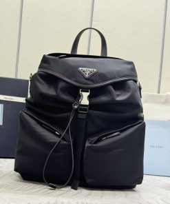 New runway model 2VZ111 small shoulder/backpackThis runway style backpack is made of importe6cf3ls5u