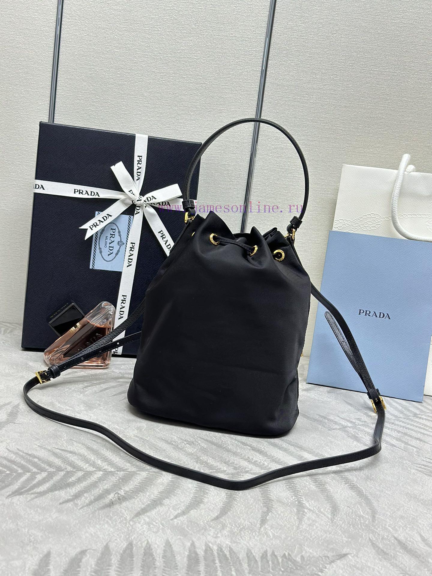 The classic and popular 1BH038 black bag has arrived, with a complete set of matching packagxhn17g6l - Image 3