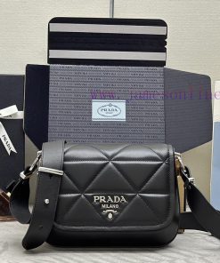 The new women's bag 1BD283 has arrived with diamond grid lines. This flip up women's bag is kpu9m4xw