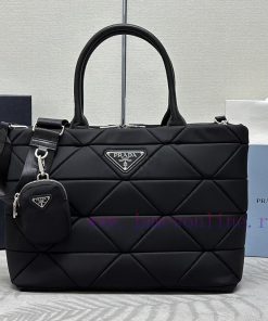 The favorite 1BG435 nylon parachute fabric and crossbody strap of the P family's large Praday3y4sb4a