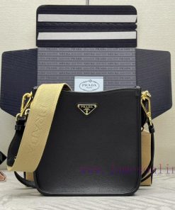 P Home's new shoulder bag 1BH220 has arrived. Tote bag is a leather shoulder bag with a simphy17lskq