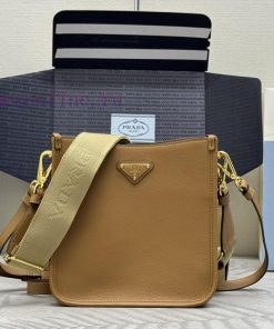 P Home's new shoulder bag 1BH220 has arrived. Tote bag is a leather shoulder bag with a simpw3vkifrc