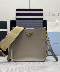 P Home's new shoulder bag 1BH220 has arrived. Tote bag is a leather shoulder bag with a simpr99jgze1