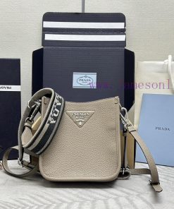 The new shoulder bag 1BH191 has arrived with two shoulder straps. This leather mini shoulderbx1p0h9y