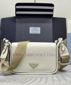 The new crossbody bag with 1BD372 shoulder strap has arrived. The Lindy shoulder strap is maiseerr91