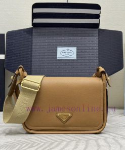 The new crossbody bag with 1BD372 shoulder strap has arrived. The Lindy shoulder strap is malie32l4k