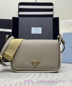 The new crossbody bag with 1BD372 shoulder strap has arrived. The Lindy shoulder strap is maaqp182sa