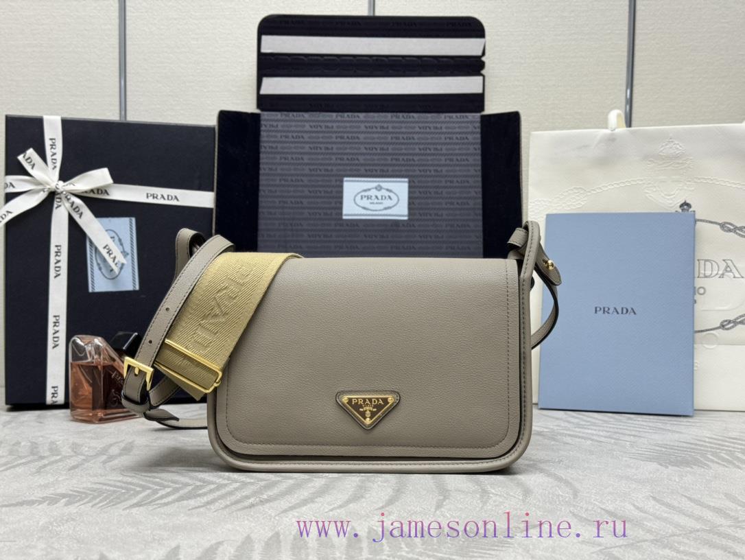 The new crossbody bag with 1BD372 shoulder strap has arrived. The Lindy shoulder strap is maaqp182sa