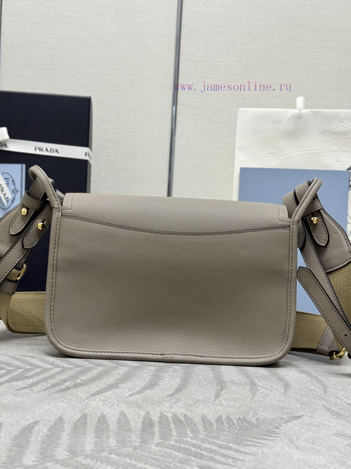 The new crossbody bag with 1BD372 shoulder strap has arrived. The Lindy shoulder strap is maaqp182sa - Image 3