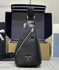 New chest bag plain weave 2VZ098The style of this minimalist bag is between a backpack and ayabiik6x