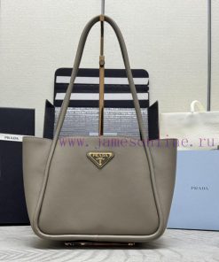 The new 1BG539 shoulder back model, with a matching full set of packaging and customized desa2x1afiu