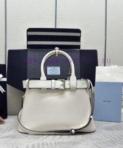 Prada's new small size 32CM1BA434 comes with a matching full set of packaging and customizatha6q1f7a