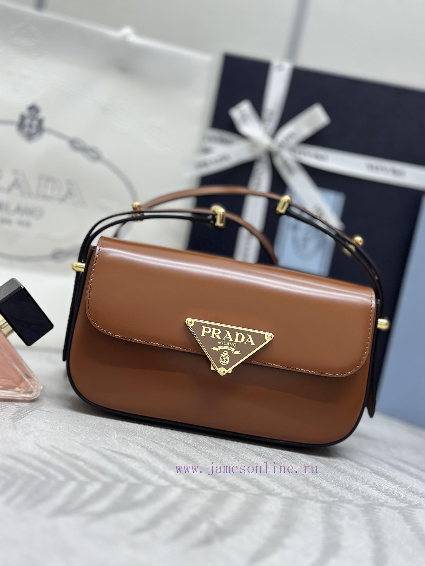 The new flight attendant bag 1BD339 with a matching full set of packaging and customization j25rhwxa