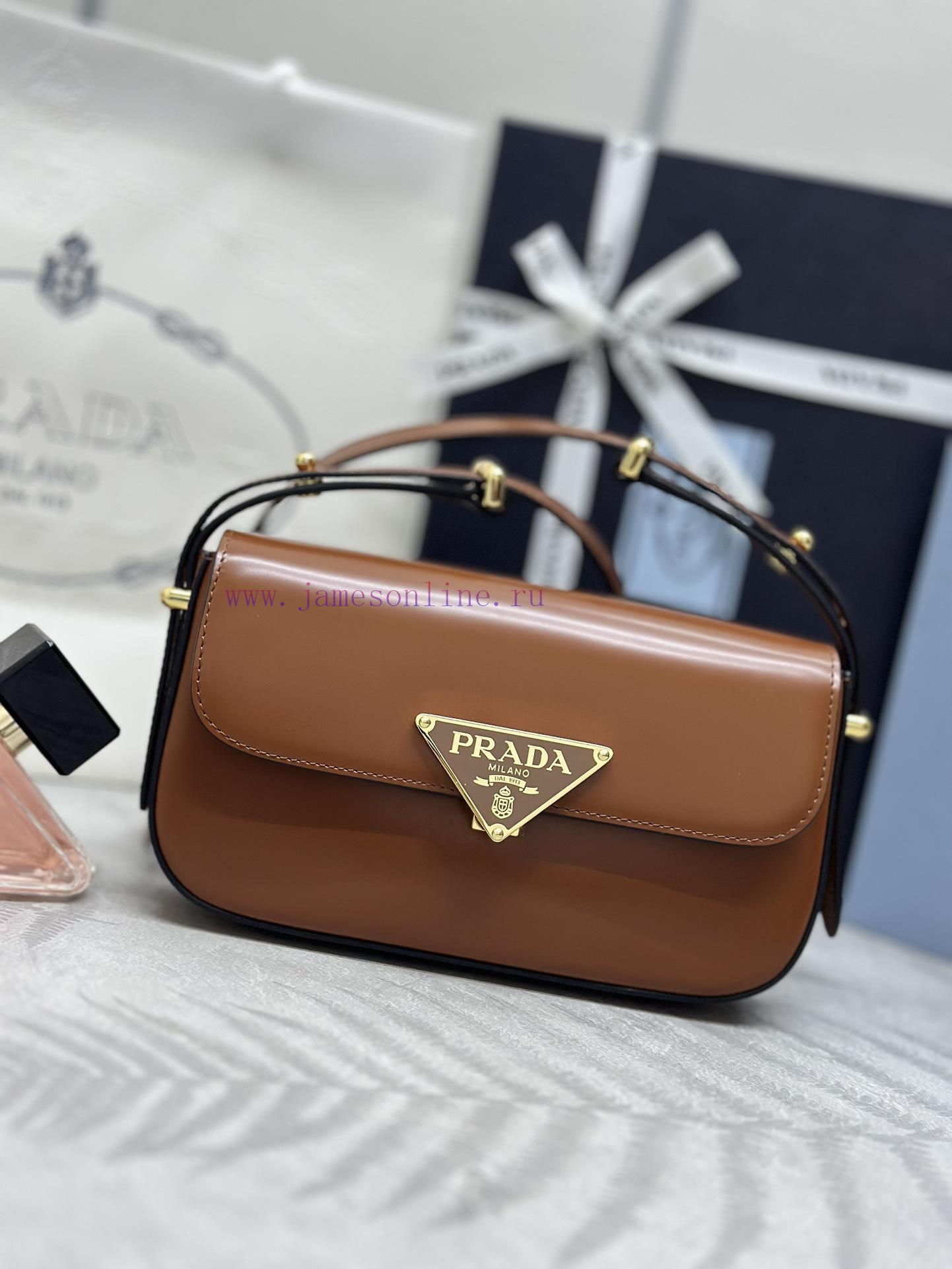 The new flight attendant bag 1BD339 with a matching full set of packaging and customization j25rhwxa - Image 2