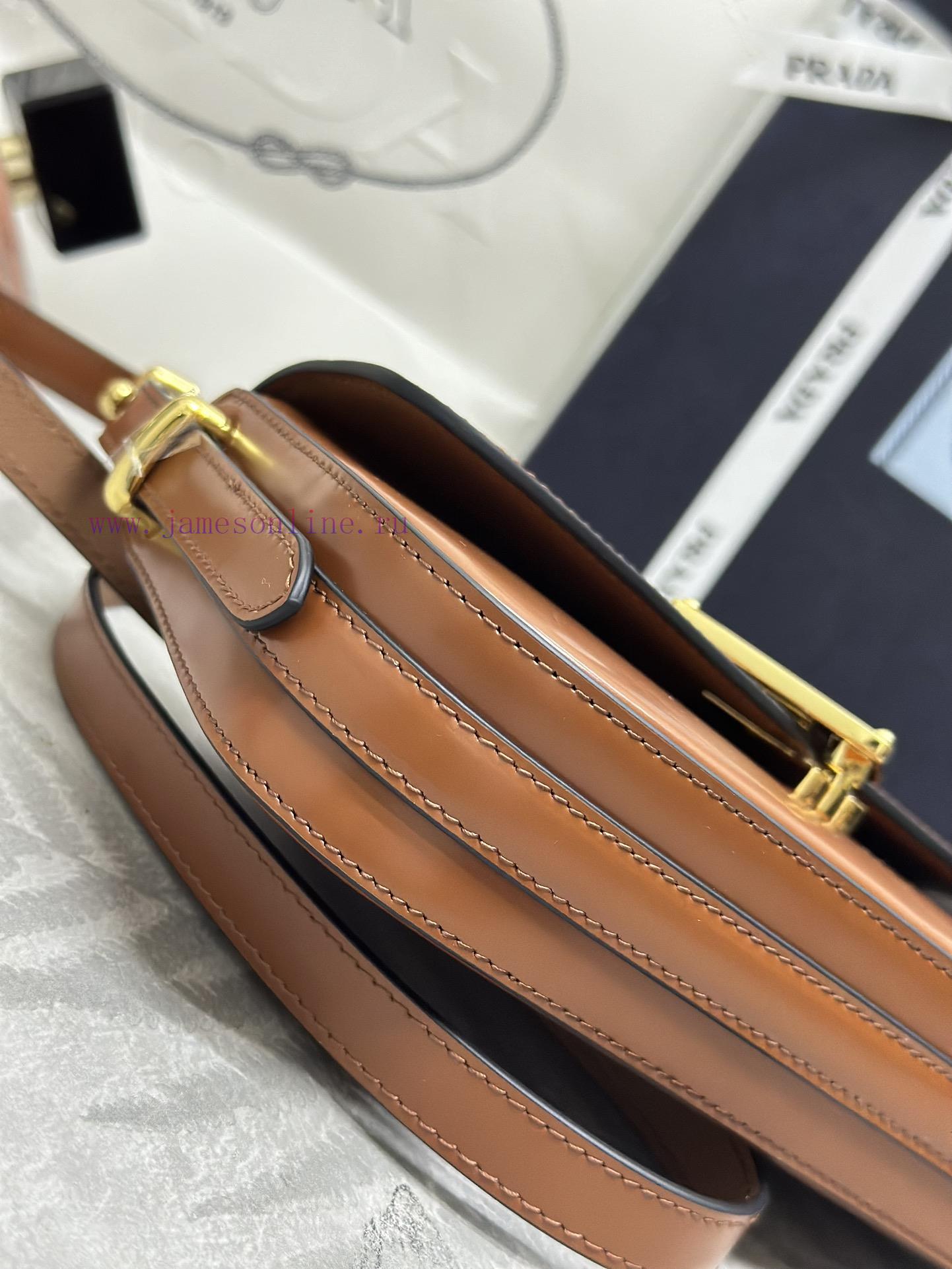 The new flight attendant bag 1BD339 with a matching full set of packaging and customization j25rhwxa - Image 7