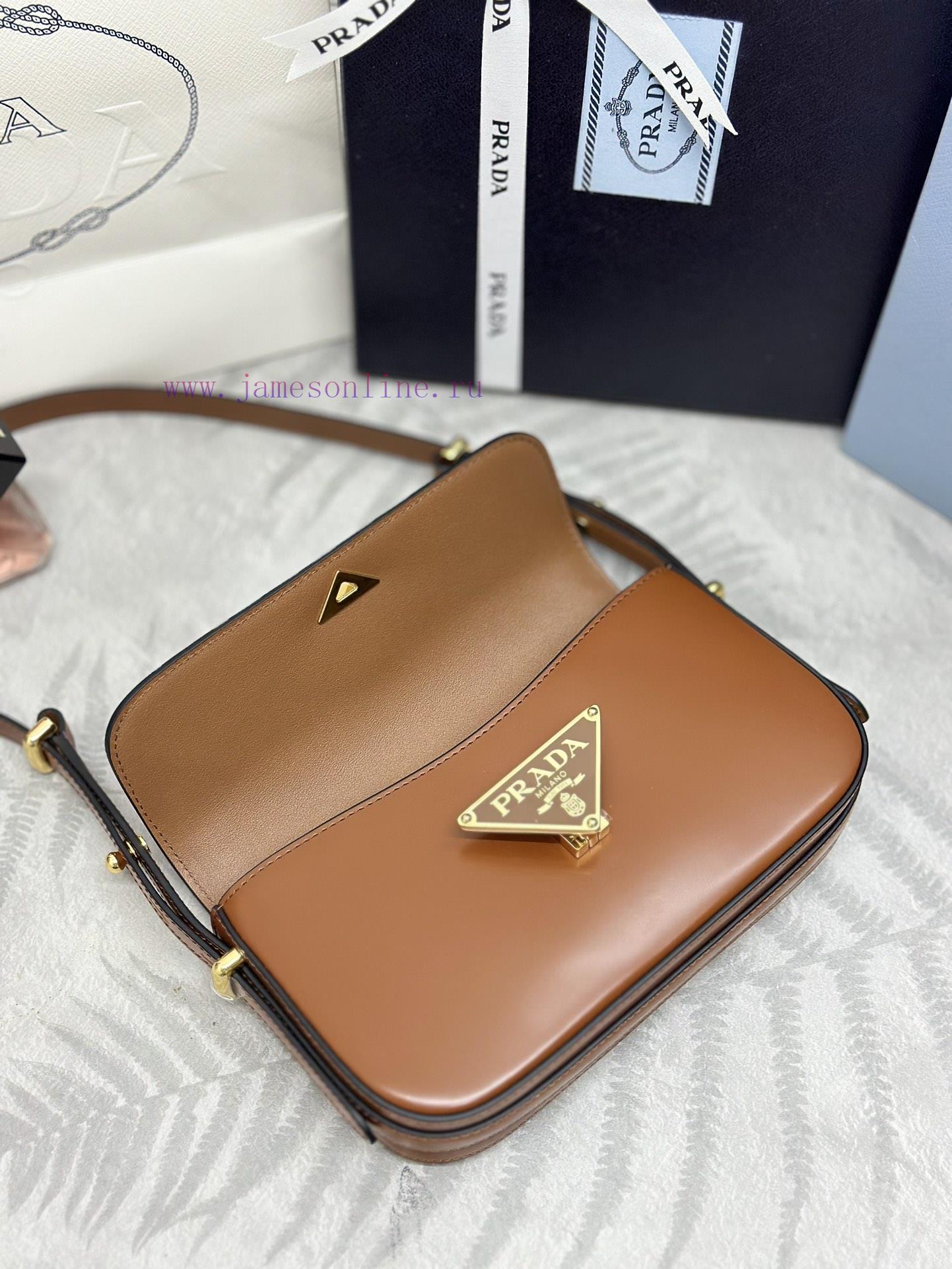 The new flight attendant bag 1BD339 with a matching full set of packaging and customization j25rhwxa - Image 8