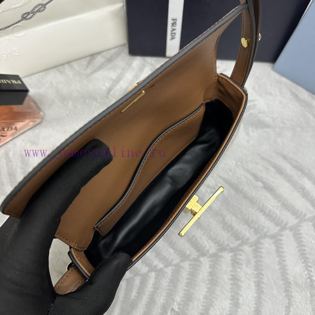 The new flight attendant bag 1BD339 with a matching full set of packaging and customization j25rhwxa - Image 9