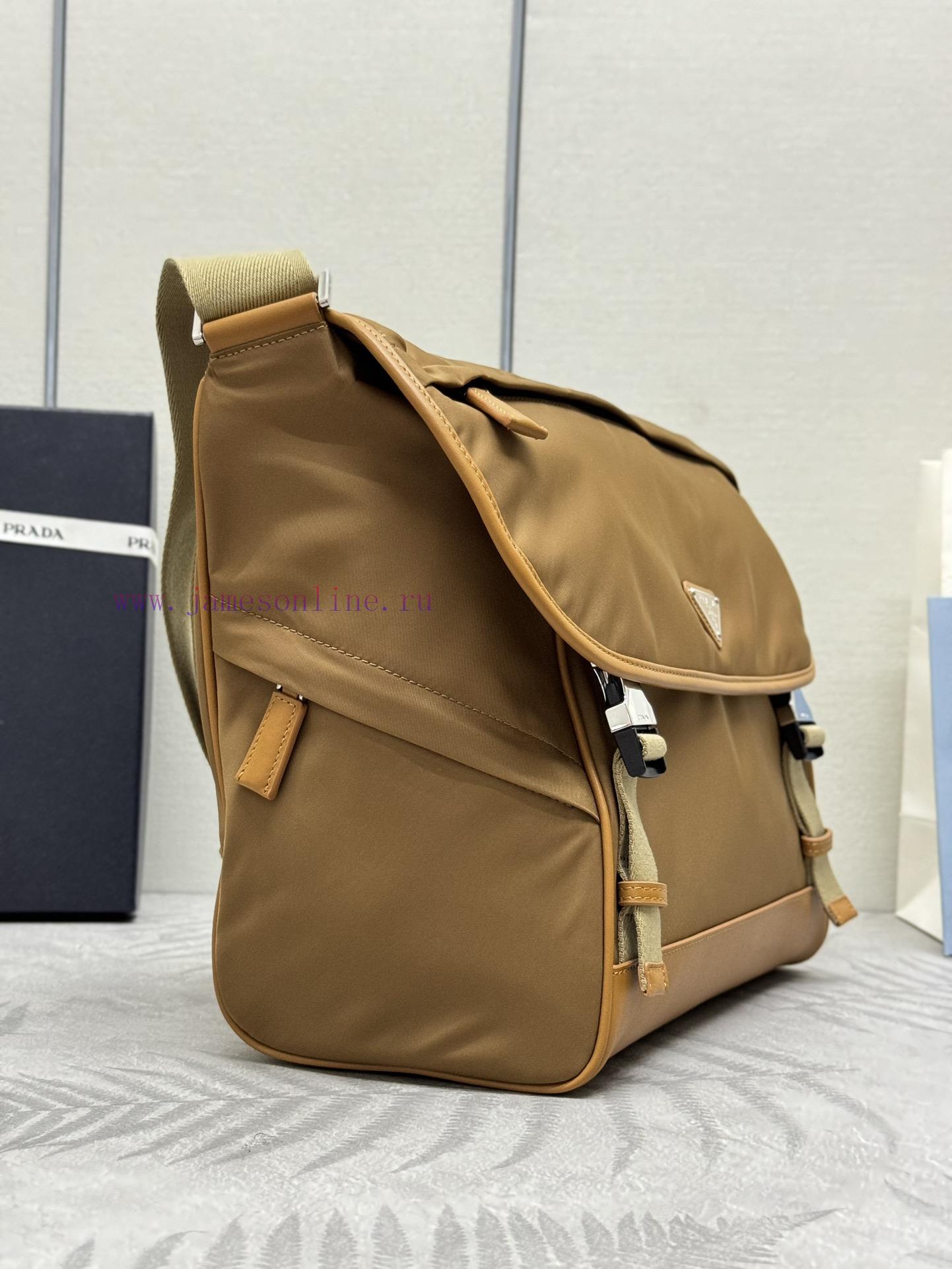 This new mailman bag 2VD052A is designed with recycled nylon yarn Re Nylon material, featurij6jyd38k - Image 3