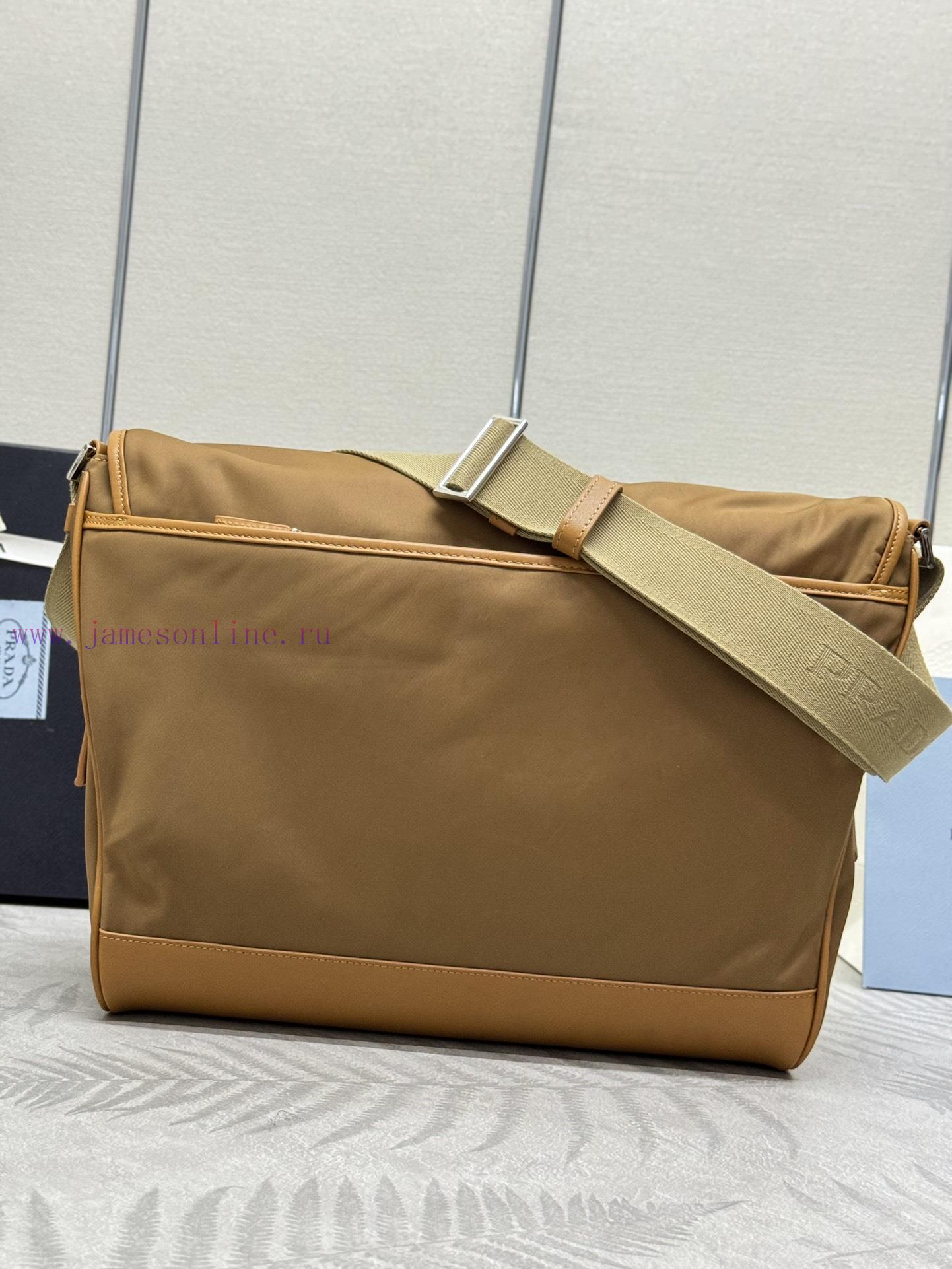 This new mailman bag 2VD052A is designed with recycled nylon yarn Re Nylon material, featurij6jyd38k - Image 4