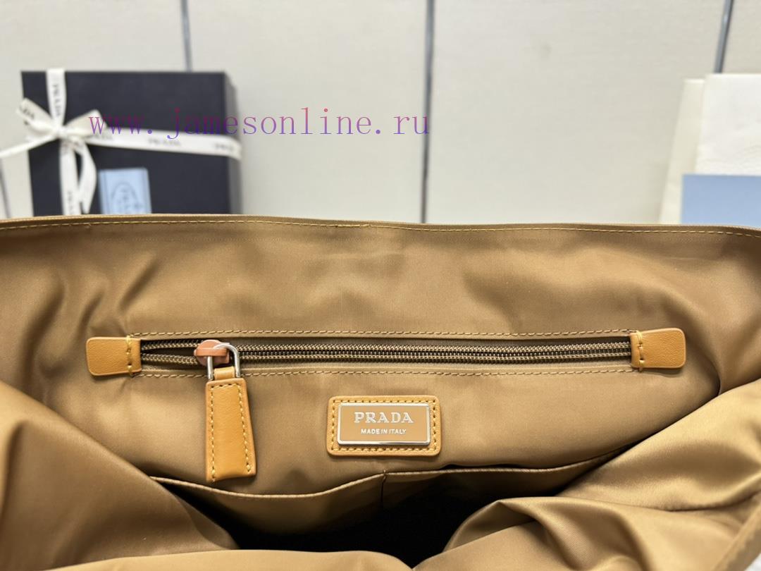 This new mailman bag 2VD052A is designed with recycled nylon yarn Re Nylon material, featurij6jyd38k - Image 10