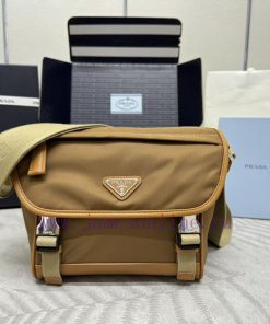 This new small-sized mailman bag 2VD066 is designed with recycled nylon yarn Re Nylon materiytq5q0kd