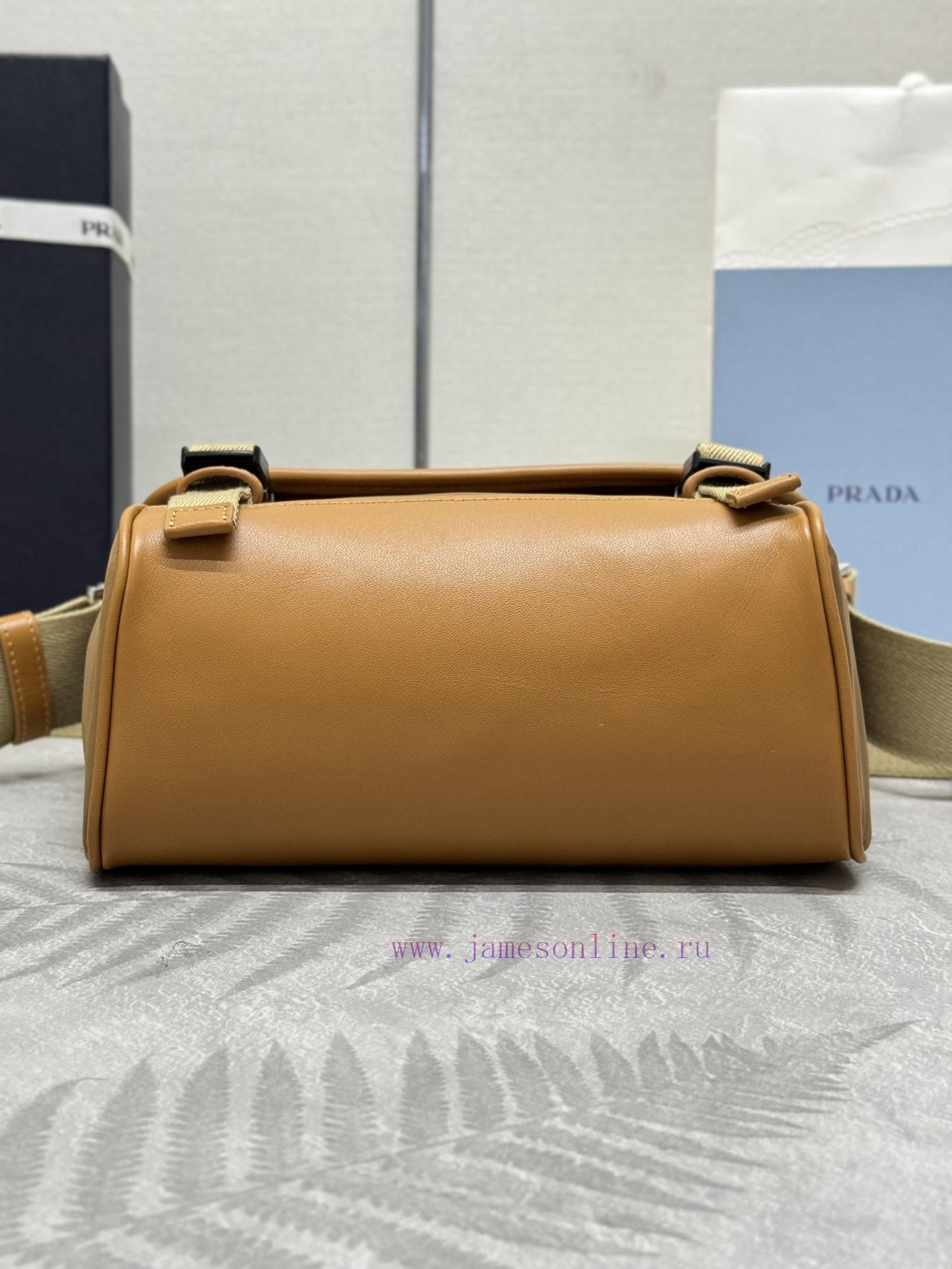 This new small-sized mailman bag 2VD066 is designed with recycled nylon yarn Re Nylon materiytq5q0kd - Image 5