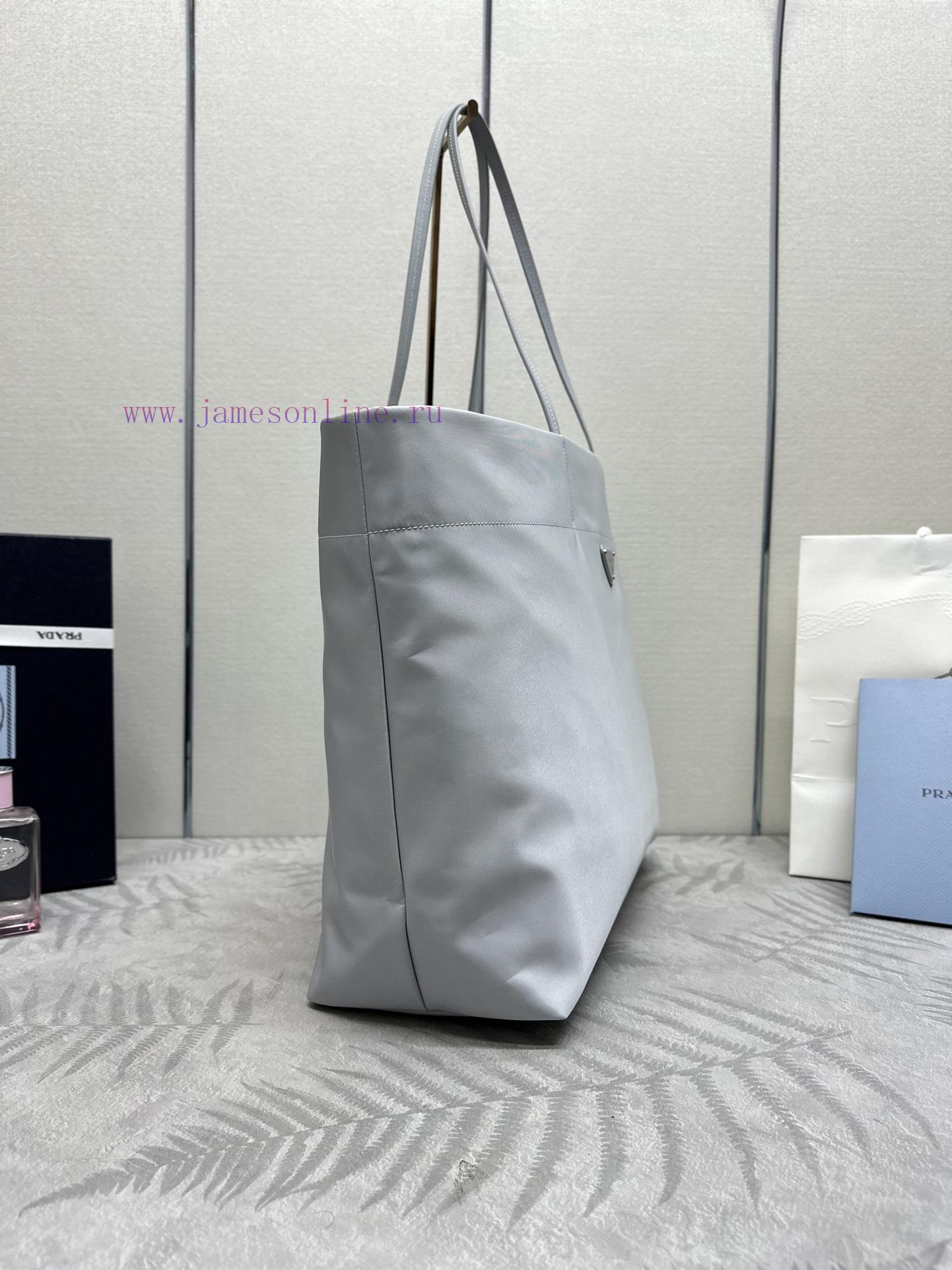 The new shopping bag 1BG107 is a medium-sized tote bag made of innovative recycled nylon fabdj54zvxb - Image 4