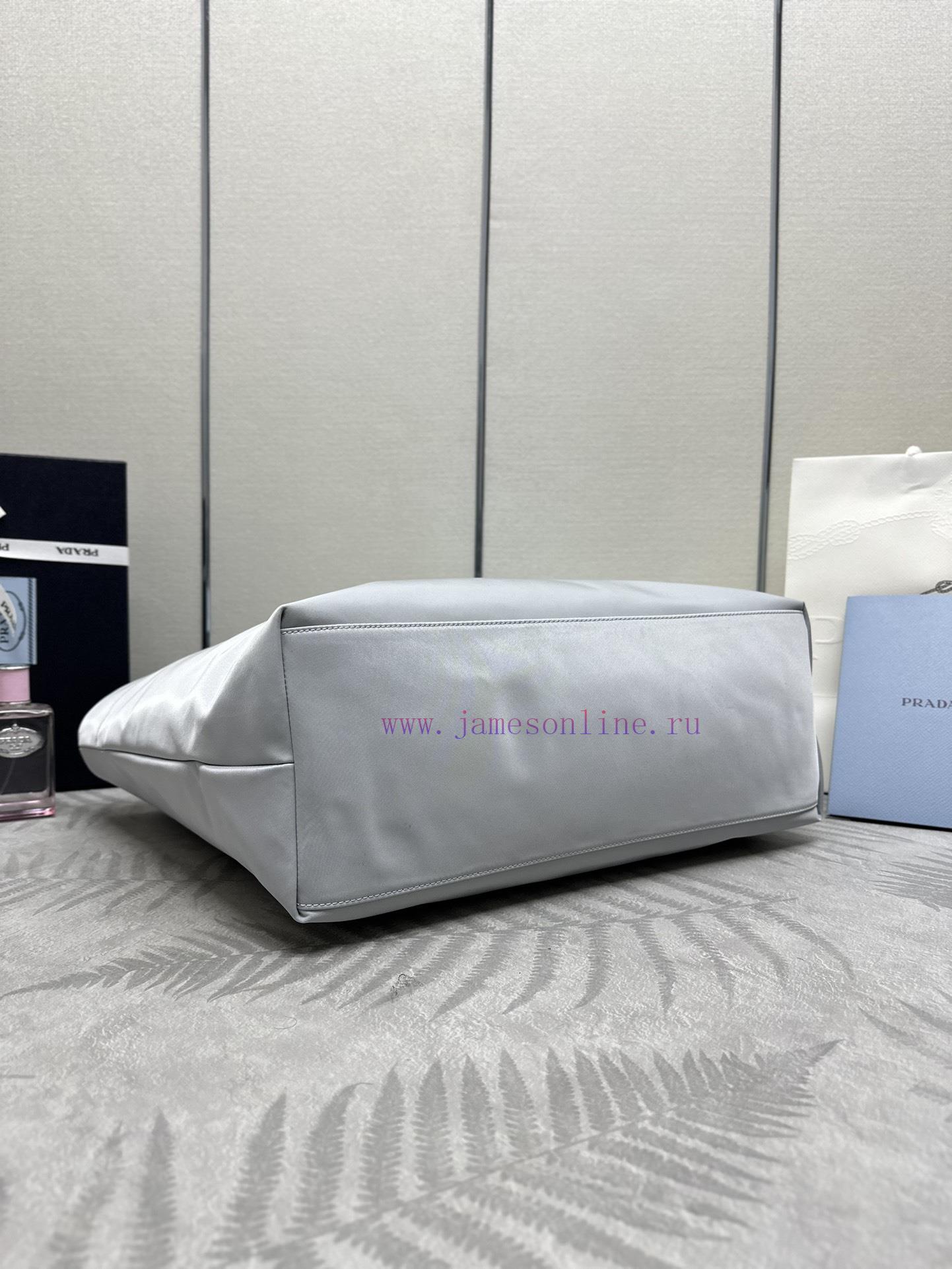 The new shopping bag 1BG107 is a medium-sized tote bag made of innovative recycled nylon fabdj54zvxb - Image 5