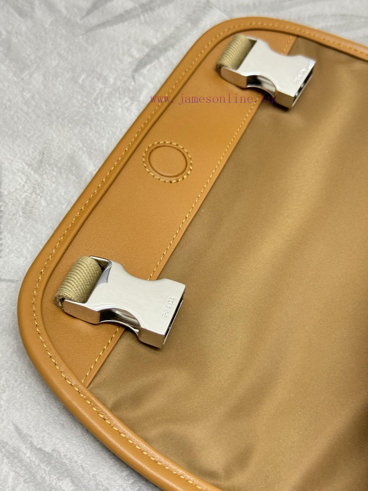 This new small-sized mailman bag 2VD066 is designed with recycled nylon yarn Re Nylon materiytq5q0kd - Image 8