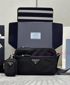 The new 3-in-1 1BC167 rectangular shoulder bag features a compact design that presents a disgy1zmjlo