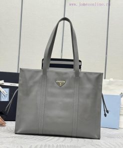 The new oil wax leather tote bag is gray 1BG460This tote bag is made of imported oil wax leakzistmi6