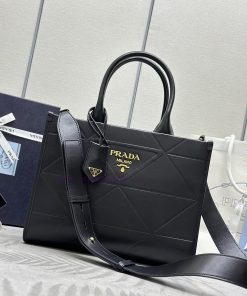 The new triangular diamond grid tote bag 1BA379 small/long shoulder strap has arrived. This v3vm2wjn