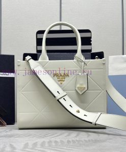 The new triangular diamond grid tote bag 1BA379 small/long shoulder strap has arrived. This b1c7m5ix