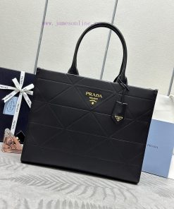 The new triangular diamond grid tote bag 1BA377 tote bag large sizeThis tote bag is made of aboxgly7
