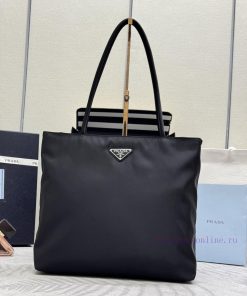 The new backpack B6245 medium sizeThis retro tote bag is made of imported nylon fabric and fo3r6a335