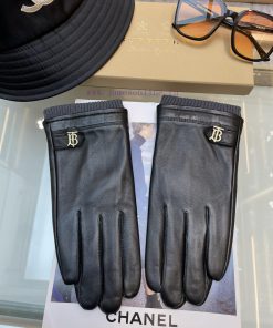 Burberry's autumn and winter new men's gloves showcase mature charm. First grade sheepskin l7t2ihaqh