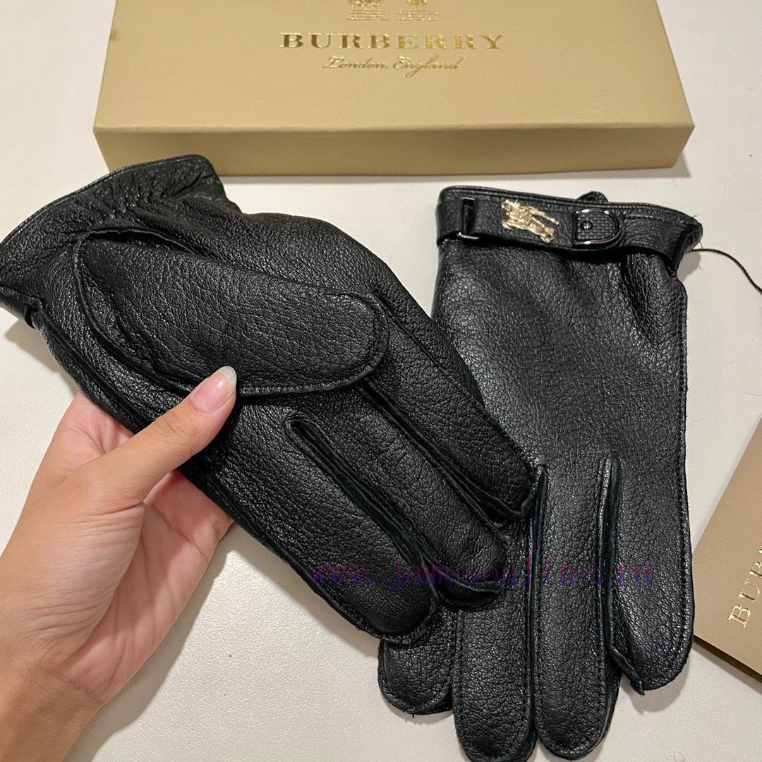 The Fendi FENDI2023 autumn and winter lazy rabbit fur sheep hardware logo gloves with mobileappu8ief